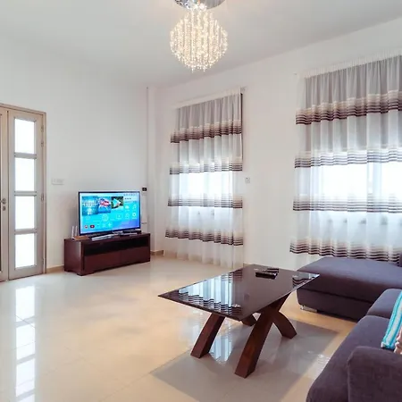 Oniros 2 By Prestige Bookings