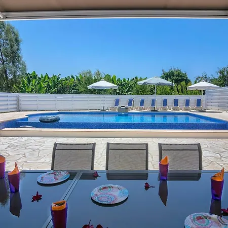 Oniros 2 By Prestige Bookings *